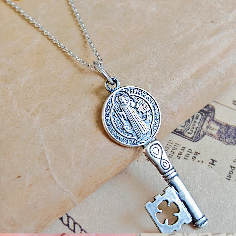 Colgante Protector Llave de San Benito S925