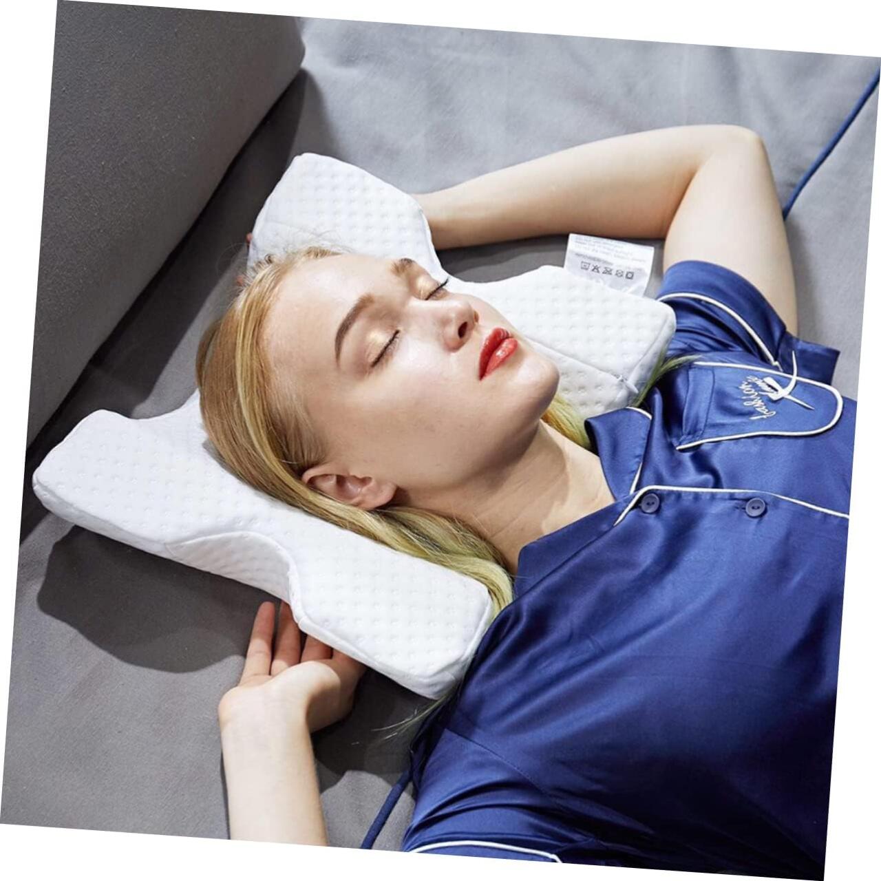 Almohada de diseño curvo antientumecimiento de Innovagizmo, con forma ergonómica para mayor comodidad y soporte cervical.