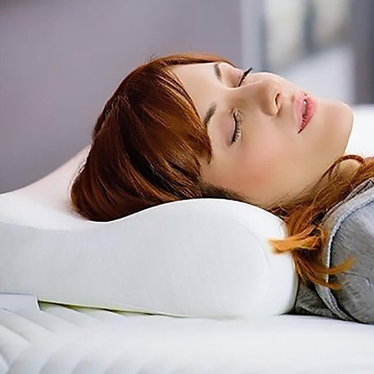 Almohada viscoelástica de la marca Innovagizmo, muestra su forma ergonómica y superficie suave para un descanso cómodo.