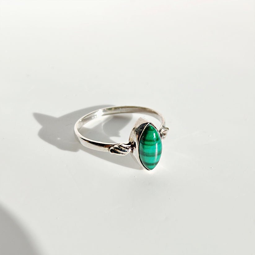 Anillo 'Eowyn' de Malaquita - Plata de Ley