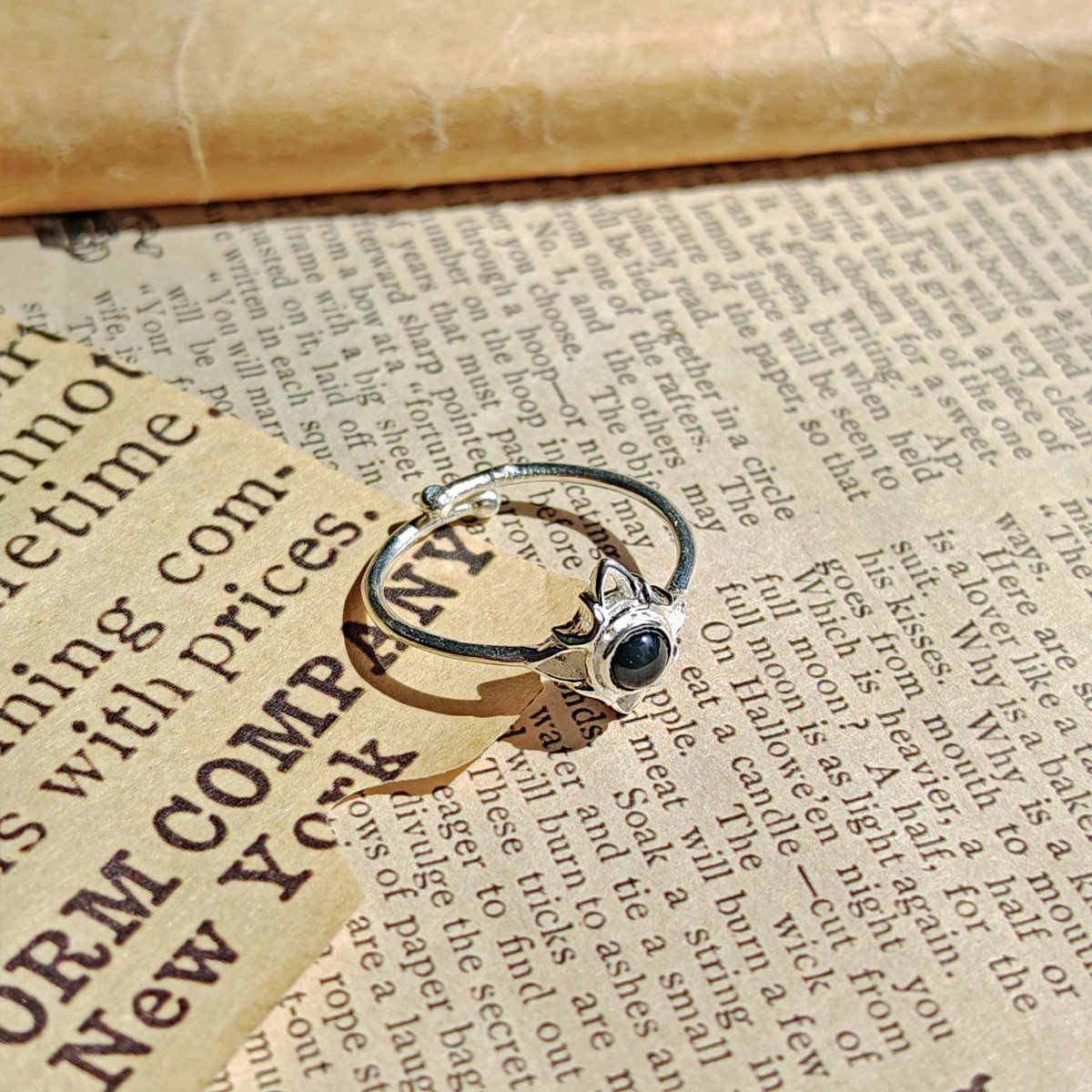 Anillo Nudo de Bruja 'Wicca' con Ónix- Plata de Ley 925