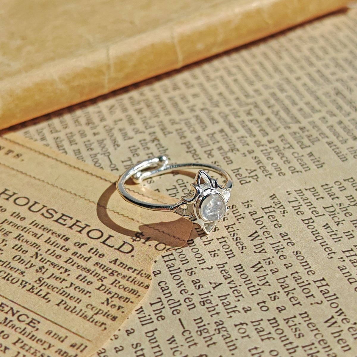 Anillo Nudo de Bruja 'Wicca' con Piedra de Luna - Plata de Ley 925