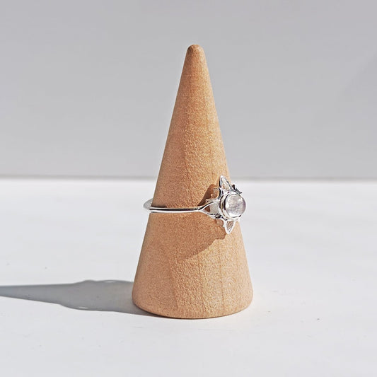 Anillo Nudo de Bruja 'Wicca' con Piedra de Luna - Plata de Ley 925