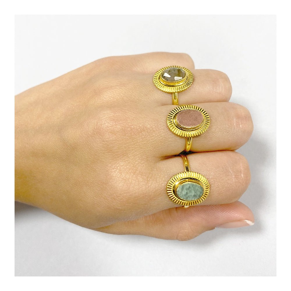 Anillo 'Ovale' de Labradorita - Baño de Oro 18k