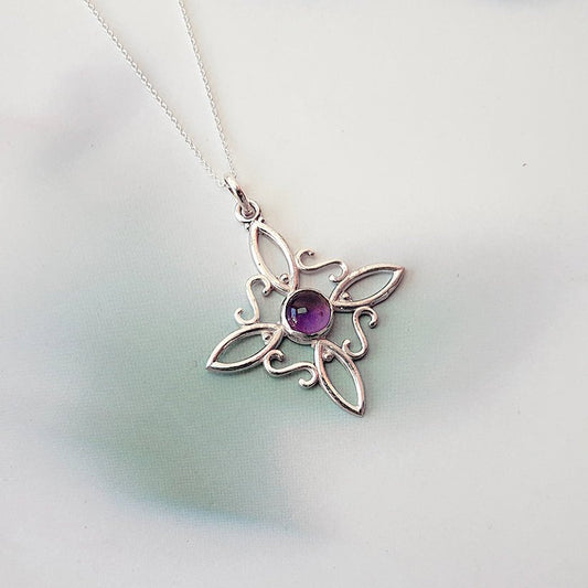 Colgante Nudo de Bruja en Plata de Ley 925 con Amatista