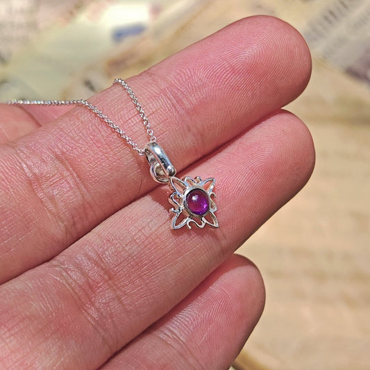 Colgante Nudo de Bruja 'Mini' Amatista en Plata de Ley 925