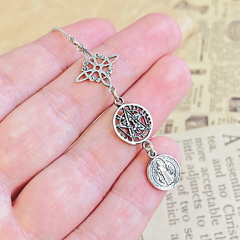 Colgante Triple Protector S925: Nudo de Bruja, Tetragramatón y San Benito