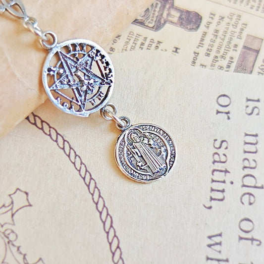 Colgante Triple Protector S925: Nudo de Bruja, Tetragramatón y San Benito