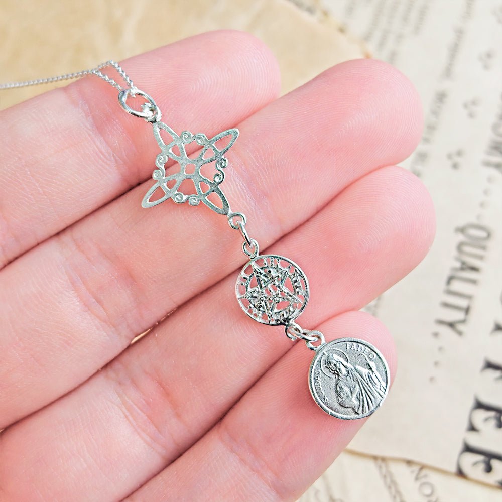 Colgante Triple Protector S925: Nudo de Bruja, Tetragramatón y San Judas Tadeo