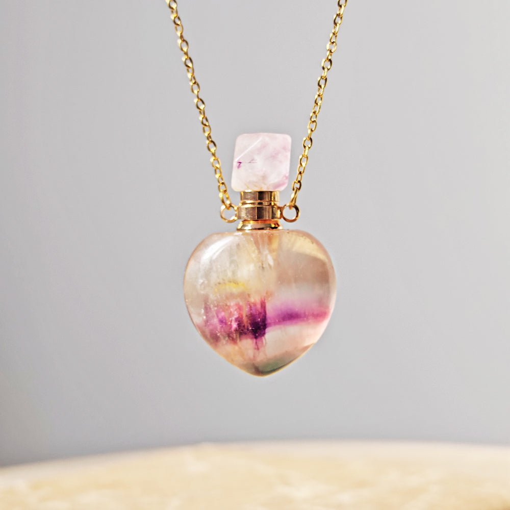 Collar Botella Mágica – Fluorita Arcoíris & Acero Inox. Dorado