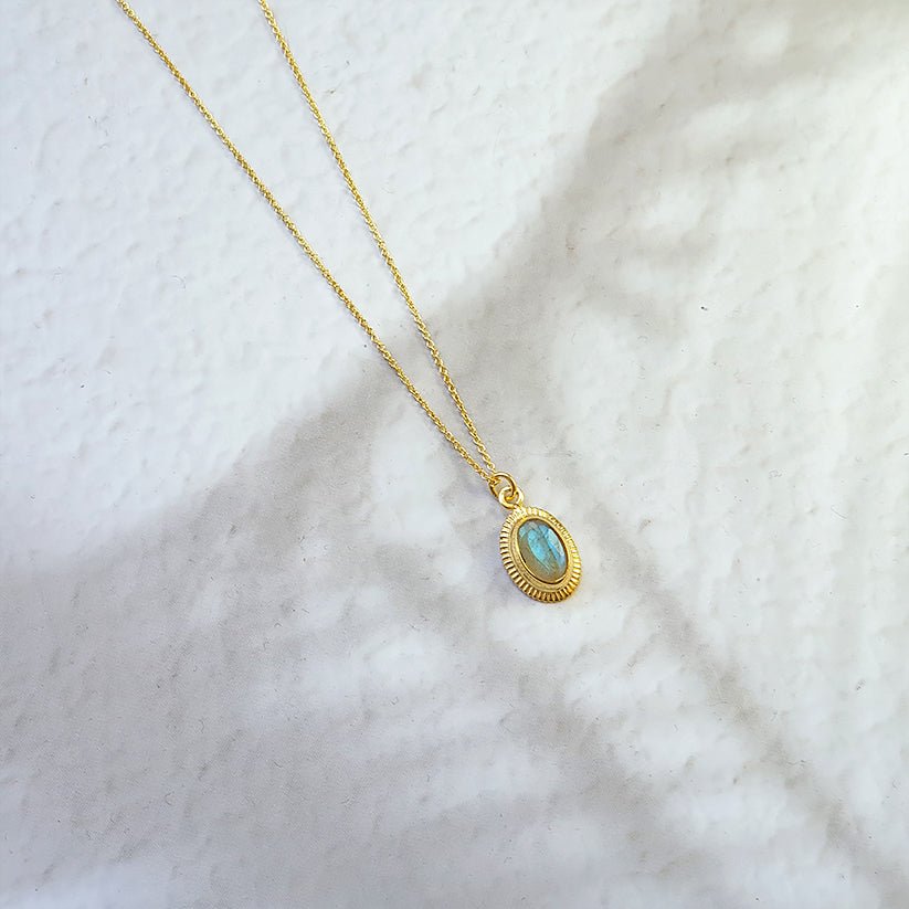 Collar Ovale Labradorita - Baño de Oro 18K