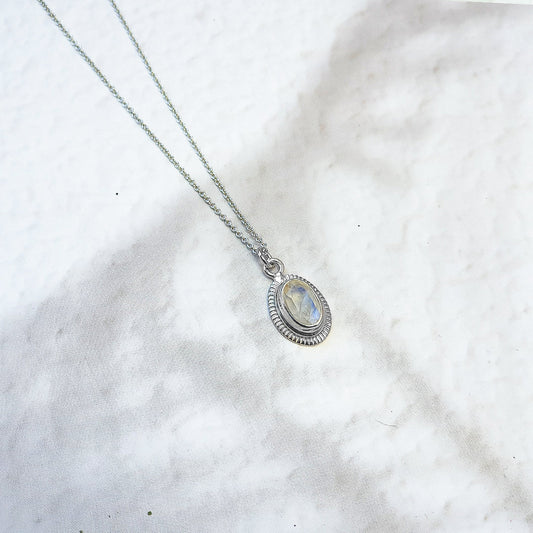 Collar Ovale Piedra de Luna - Plata de Ley 925