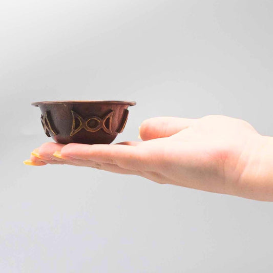 Incensario de cobre triple con diseño de luna, ideal para rituales y ceremonias, de la marca Mystical Tienda.