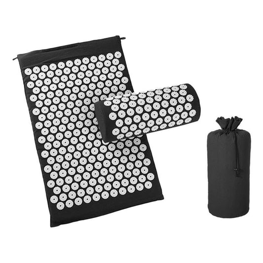 Esterilla de acupresión negra para aliviar estrés y dolor, con pequeñas puntas para estimular puntos de acupuntura.