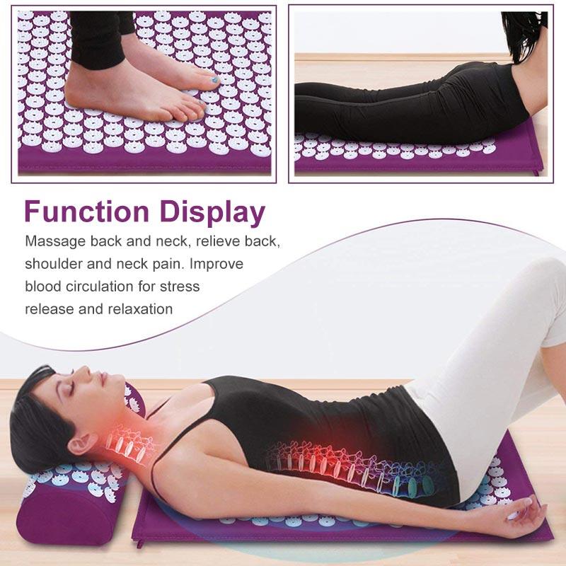 Esterilla de acupresión negra para aliviar estrés y dolor, con puntos de presión y diseño ergonómico.