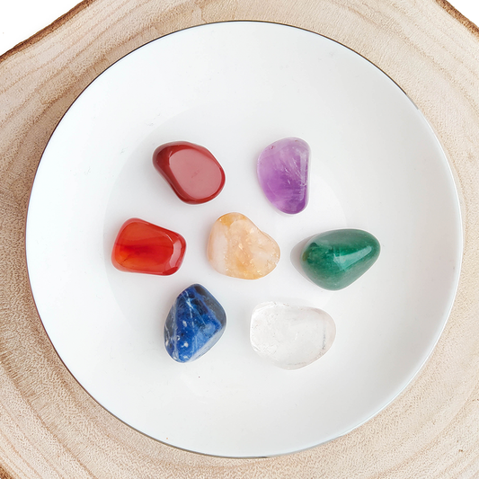 Kit de los Siete Chakras con cristales de cuarzo verde y blanco, incluye siete piezas para equilibrar la energía.
