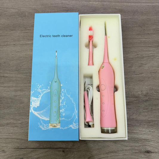 Limpiador de dientes ultrasónico Innovagizmo en uso, mostrando cabezal de limpieza y mango ergonómico para higiene bucal efectiva.