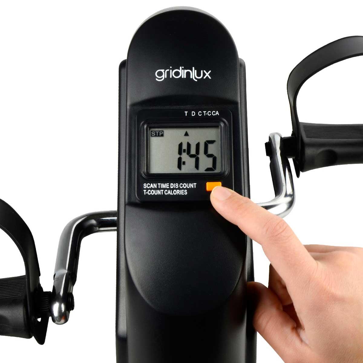 Pedaleador manual Small Fit 1000 de Innovagizmo para ejercicios de piernas en gimnasioterapia, con diseño compacto y resistencia ajustable.