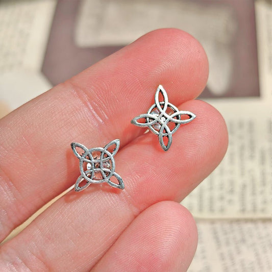 Pendientes Botón de Nudo de Bruja en Plata de Ley 925