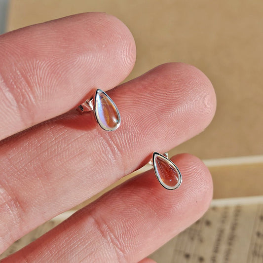 Pendientes de gota de opalina en plata de ley 925, pendientes elegantes y brillantes con diseño delicado y sofisticado.