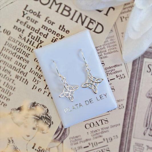 Pendientes Largos de Nudo de Bruja en Plata de Ley 925