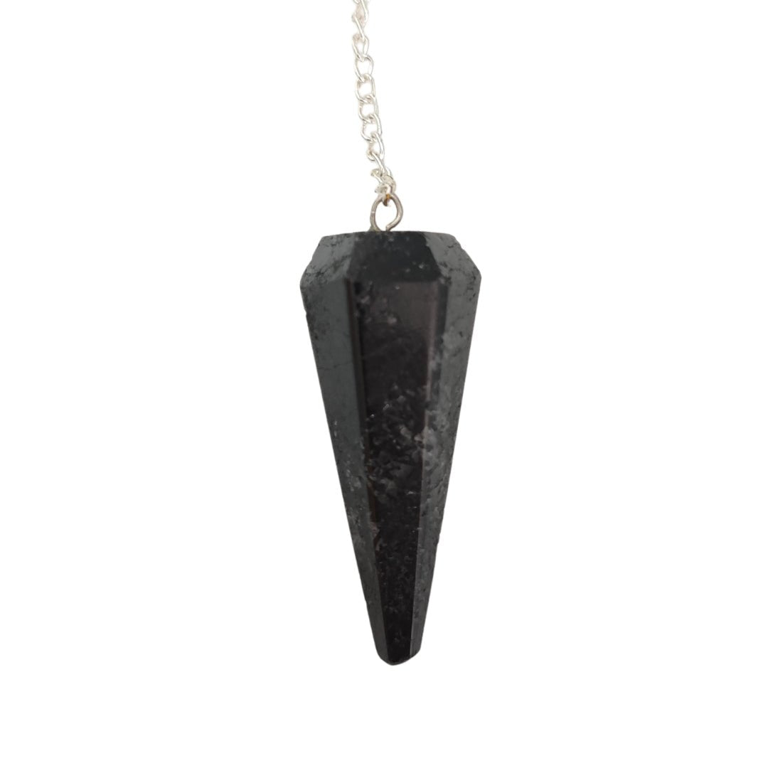 Péndulo de mineral de turmalina negra facetada, herramienta de cristal para terapias espirituales y meditación.