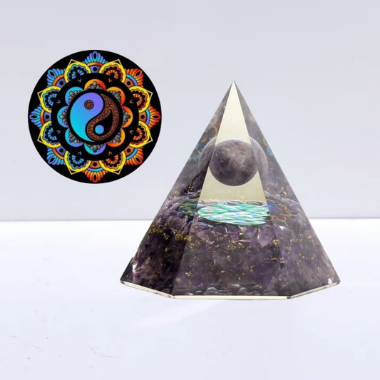 Pirámide Orgonita 'Sacred' - Amatista con Yin y Yang - Sensaido