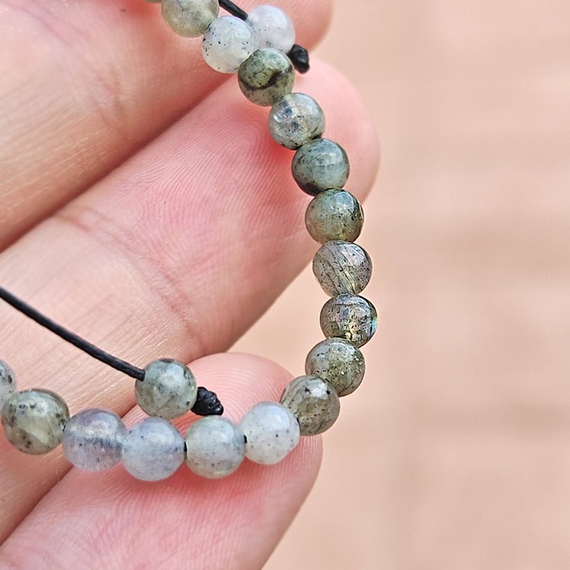 Pulsera de Labradorita con Nudo Corredizo