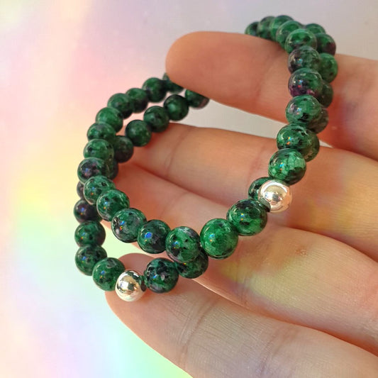 Pulsera de Zoisita Rubí con Bola de Plata de Ley