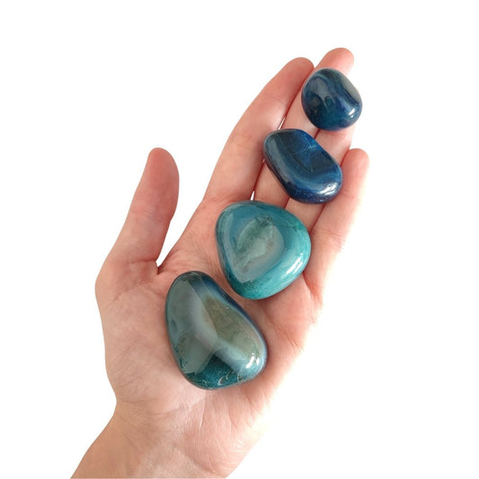 Rodado de Ágata Azul de Mystical Tienda, piedra de 7 cm con patrones únicos y vibrantes tonos azules.