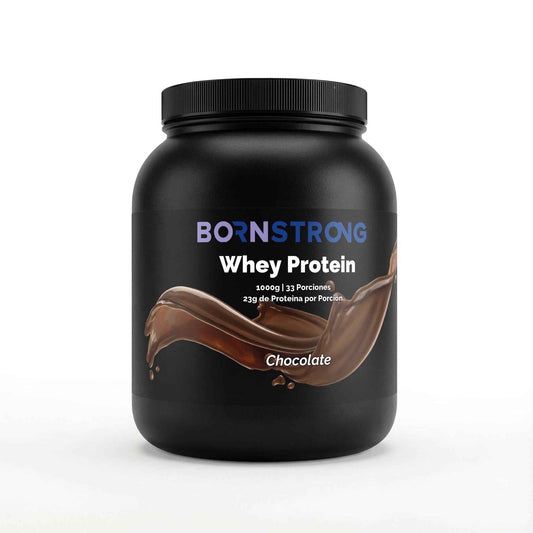 Paquete de 1kg de proteína de suero Premium Whey 95% de BORNSTRONG FITNESS, mostrando el envase y la etiqueta del producto.
