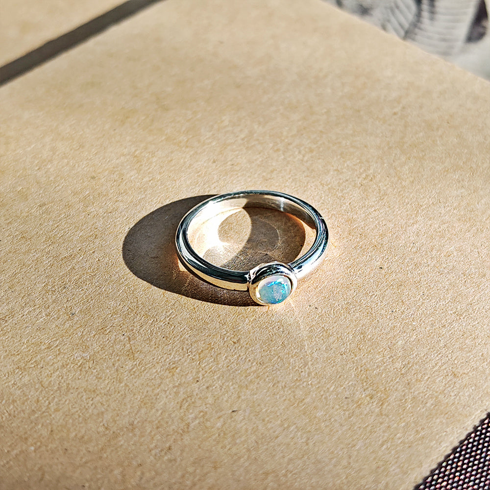 Anillo de plata de ley 925 con círculo de ópalo brillante y colorido, elegante y artesanal, de Mystical Tienda.