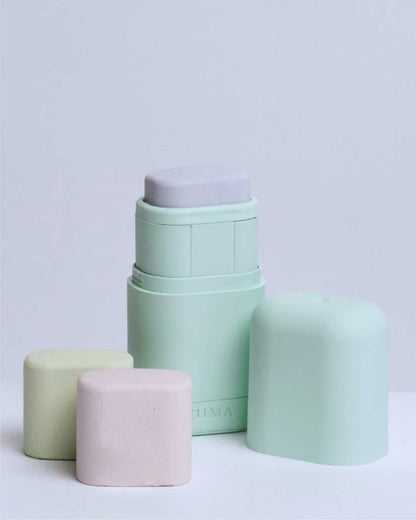 Aplicador de desodorante sólido ecológico BANBU con tres recambios para piel normal, en envase compacto y natural.