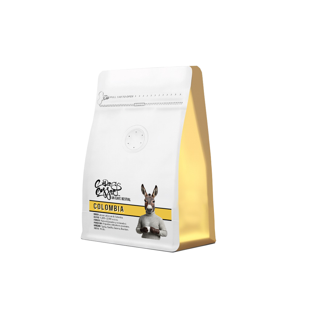 Bolsa de café de especialidad Colombia Supremo 18 Azul de Ceres Coffee, con etiqueta y cierre, en fondo blanco.
