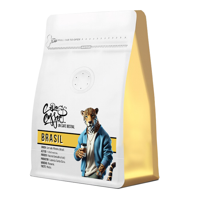 Café de especialidad Brasil Tatu 17/18 de Ceres Coffee, natural Red Bourbon, con notas y color rojo en taza.