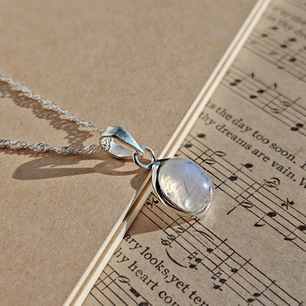 Colgante de piedra de luna y plata de ley 925, diseño con piedra brillante y detalles elegantes, joya de plata para mujer.