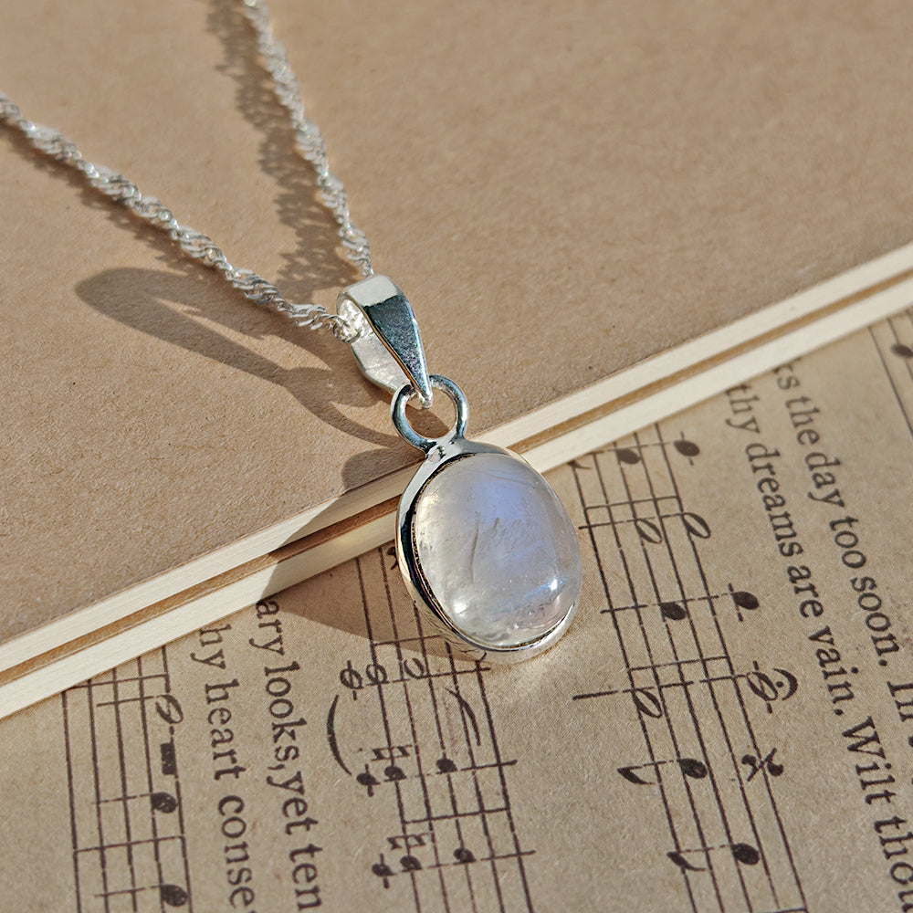 Colgante de piedra de luna y plata de ley 925 de Mystical Tienda, con diseño elegante y detalles en plata para mujer.