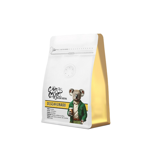 Café de especialidad Ceres Coffee Colombia Supremo descafeinado en bolsa, con granos tostados y aroma intenso.