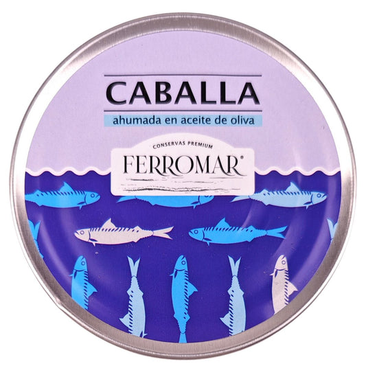 Filetes de caballa ahumada de Conservas FerroMAR en conserva, con aspecto brillante y textura tierna, listos para preparar.