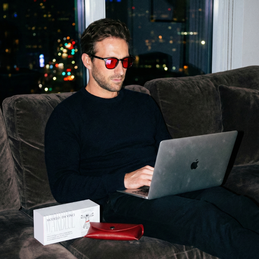 Gafas de dormir Da Vinci Warblue para protección nocturna, con diseño ergonómico y lentes que reducen la luz azul para dormir mejor.