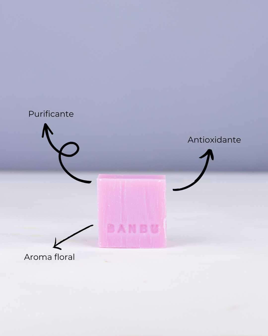 Jabón de ducha sólido ecológico BANBU EMPATHY con aroma floral y beneficios naturales para la piel.