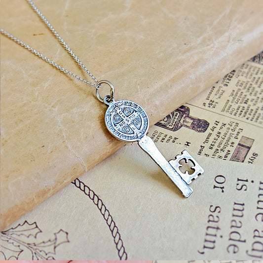 Colgante Protector Llave de San Benito  S925