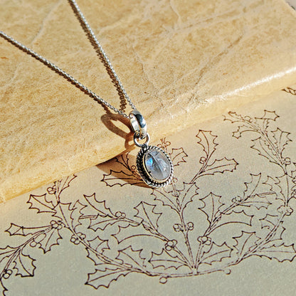 Colgante Óvalo de Piedra de Luna y Plata de Ley 925 - Sensaido