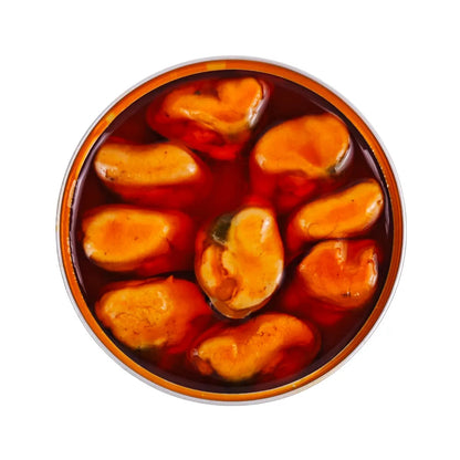 Mejillones en escabeche grandes de Conservas FerroMar en lata abierta, 7-10 piezas, con verduras y especias en aceite.