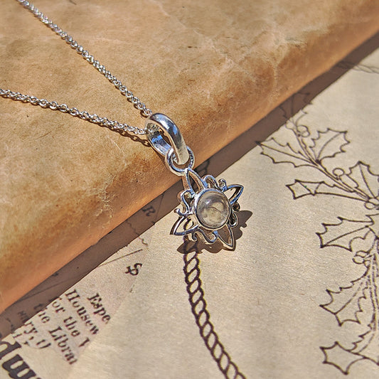 Colgante Nudo de Bruja 'Mini' Piedra de Luna en Plata de Ley 925