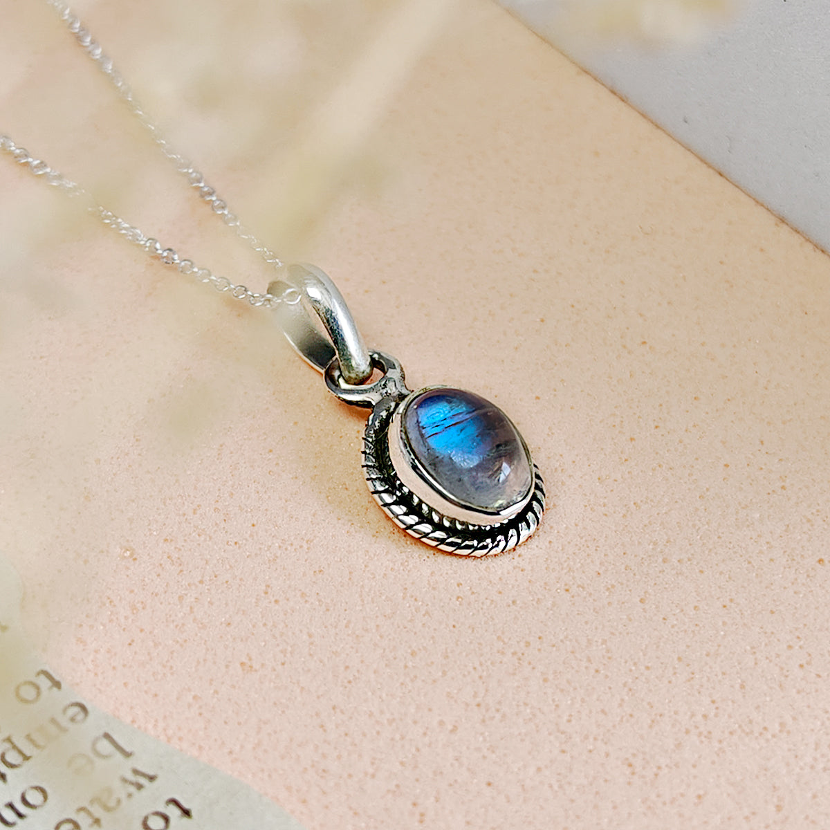 Colgante Óvalo de Piedra de Luna y Plata de Ley 925 - Sensaido