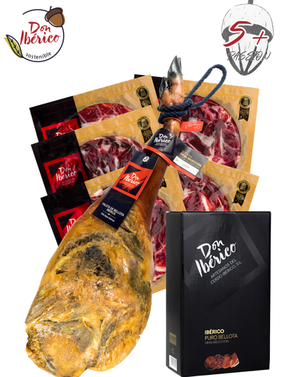 Lonchas de jamón de Bellota Ibérica 75% Raza Ibérica de la marca MONJAMON Y MAS, finas y sabrosas, en una imagen cercana.