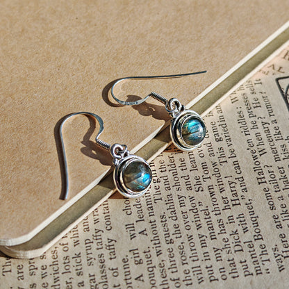 Pendientes 'Saule' de labradorita y plata de ley 925, pendientes elegantes con piedras de colores en acabado brillante.