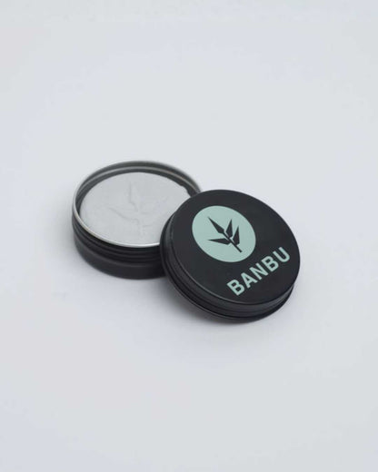 Relleno de desodorante en crema Silver Touch de BANBU, envase compacto y fácil de usar para protección diaria.