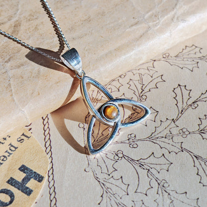 Colgante Triqueta con Ojo de Tigre - Plata de Ley 925